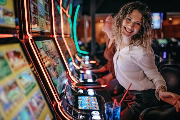Live wheel spin broadcast Live dealer spinning French Roulette wheel